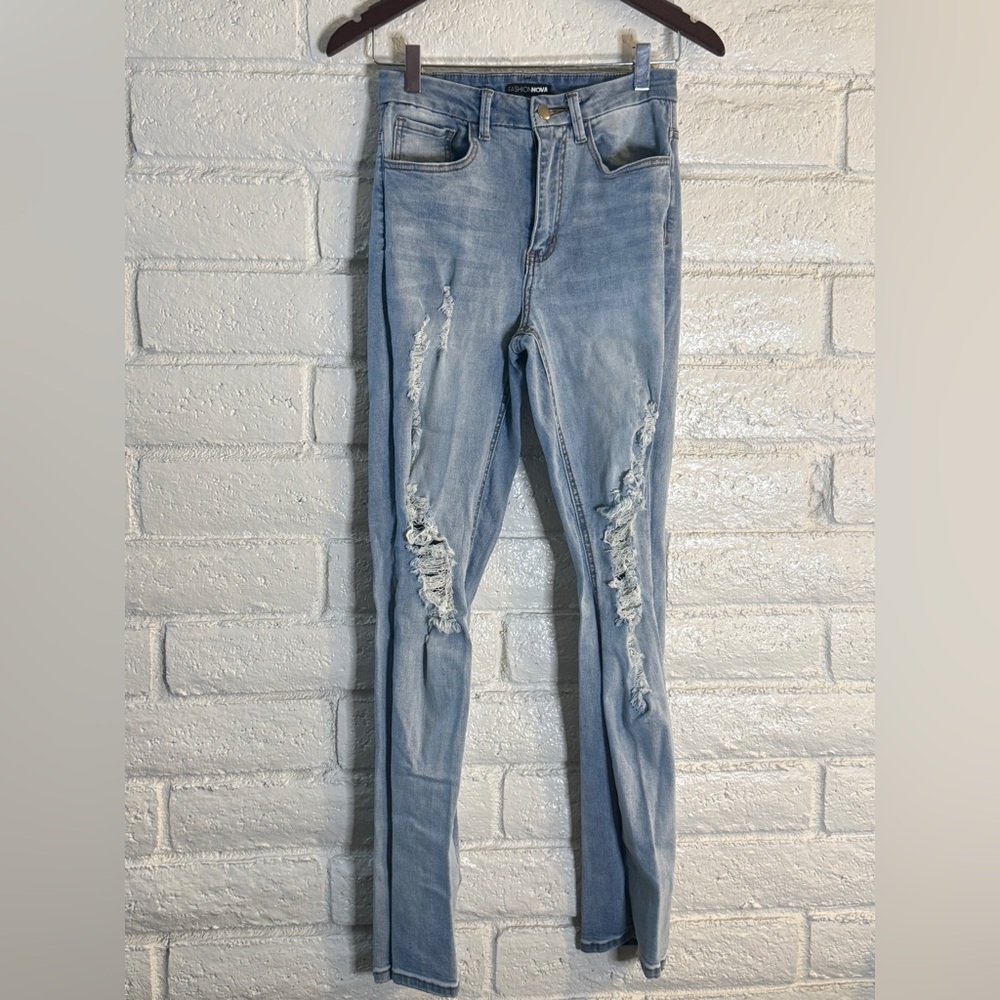 Fashion Nova Distressed Skinny Jeans Light Wash Size 5